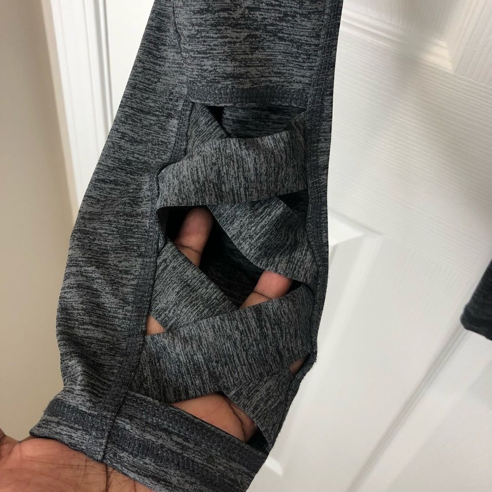 Gaiam gray Capri workout casual leggings size medium - Picture 4 of 13